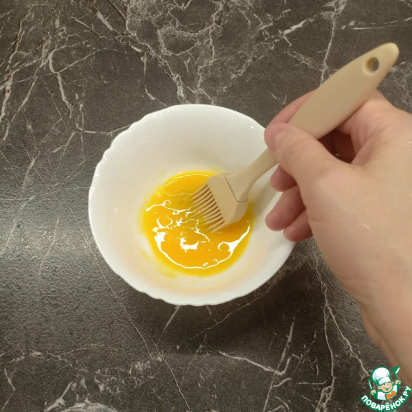 Рулет на дрожжевом тесте с творогом