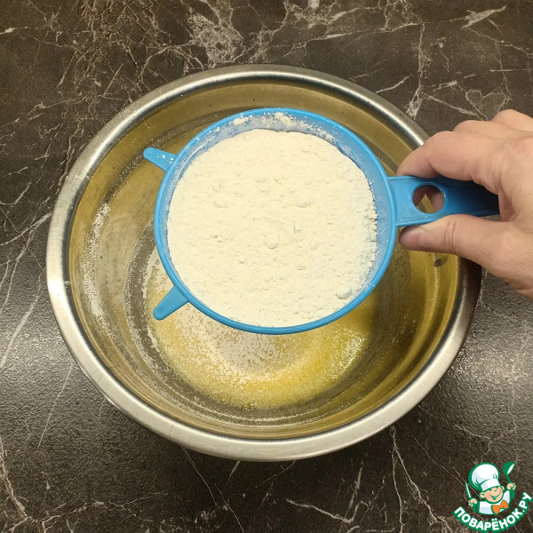 Рулет на дрожжевом тесте с творогом