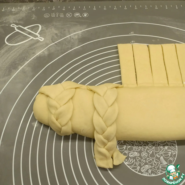 Рулет на дрожжевом тесте с творогом