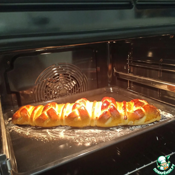 Рулет на дрожжевом тесте с творогом