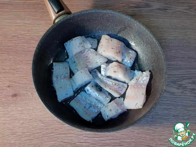 Рыбная запеканка с кабачком под соусом
