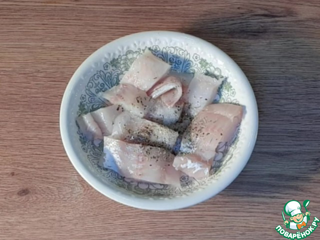 Рыбная запеканка с кабачком под соусом