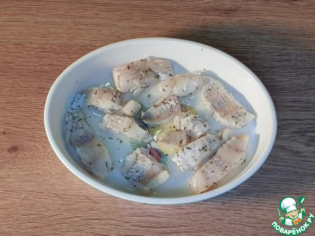 Рыбная запеканка с кабачком под соусом