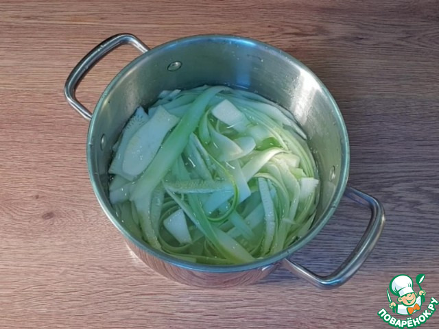 Рыбная запеканка с кабачком под соусом