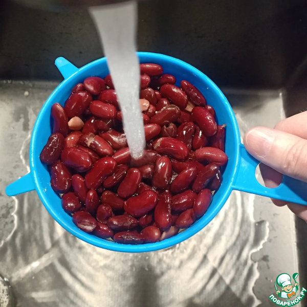 Салат из фасоли с помидорами