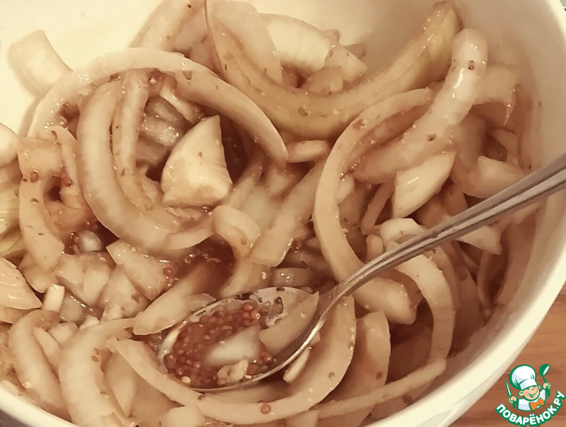 Салат из яблок, петрушки и фундука