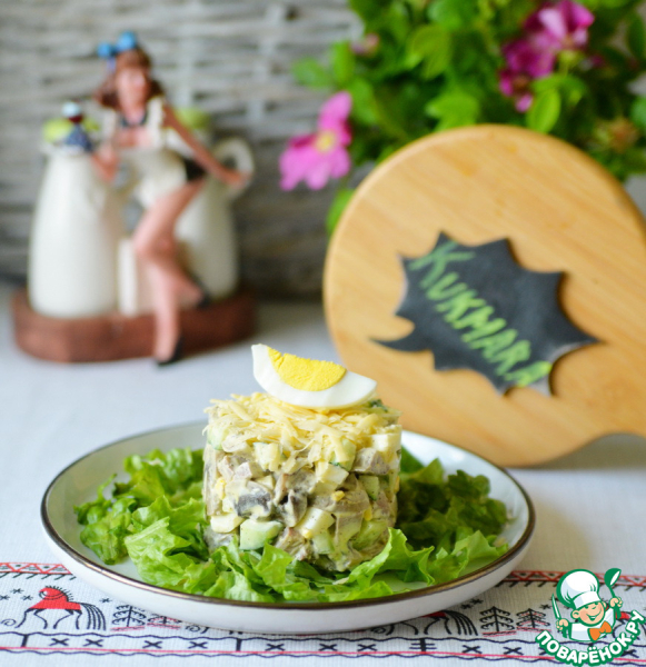 Салат из языка с маринованными шампиньонами