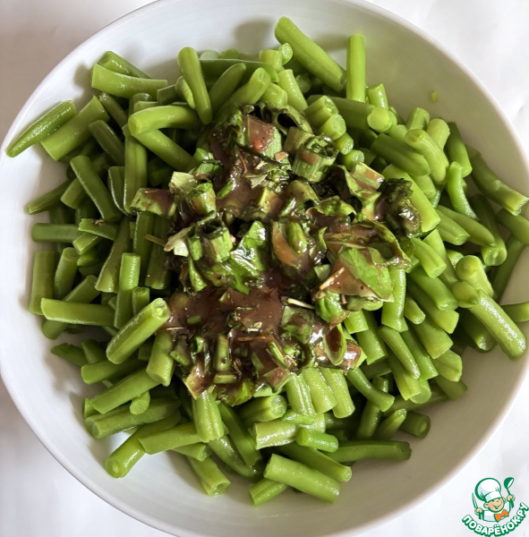 Салат из маринованной стручковой фасоли