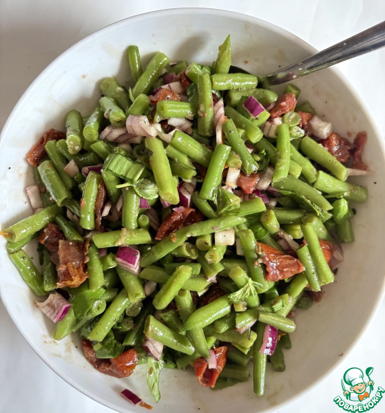 Салат из маринованной стручковой фасоли