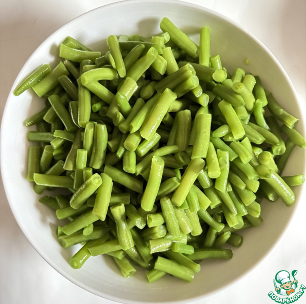 Салат из маринованной стручковой фасоли