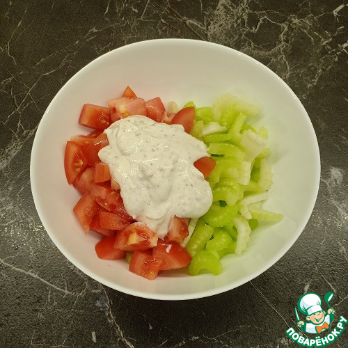 Салат из сельдерея и помидоров