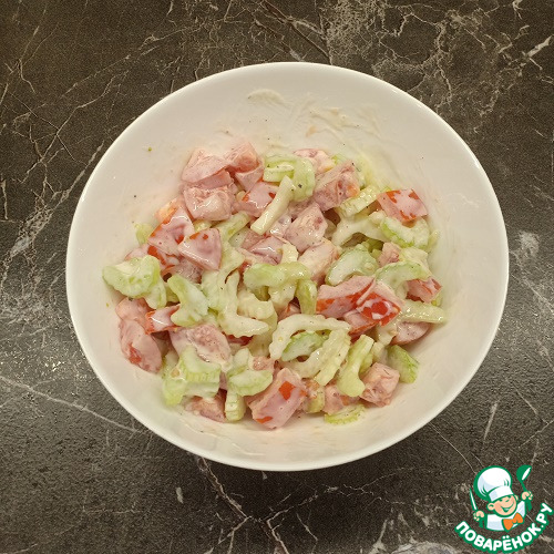 Салат из сельдерея и помидоров