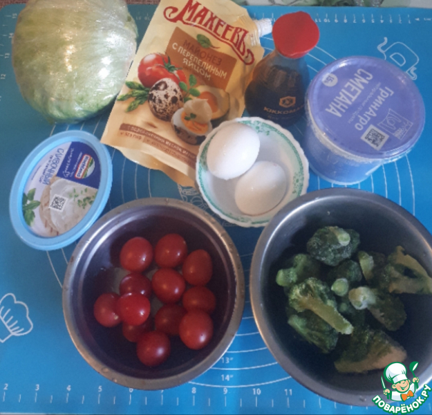 Салат с брокколи, черри и айсбергом