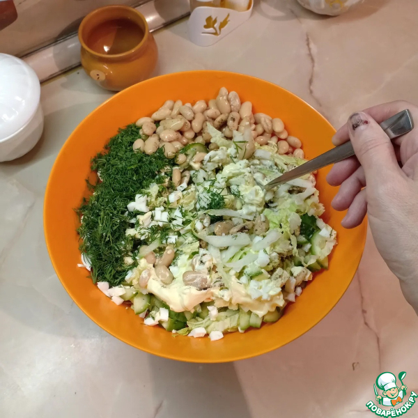 Салат с фасолью и пекинской капустой