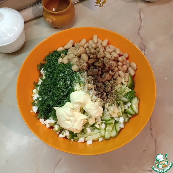 Салат с фасолью и пекинской капустой