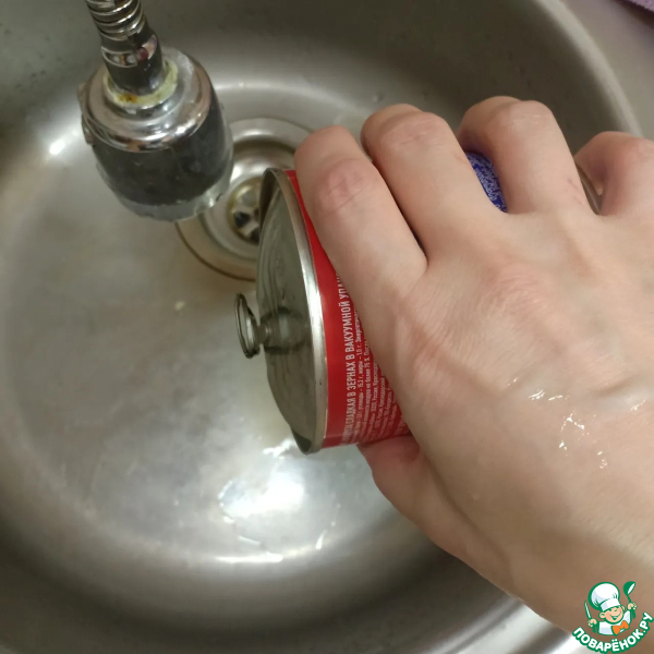 Салат с кальмарами и капустой