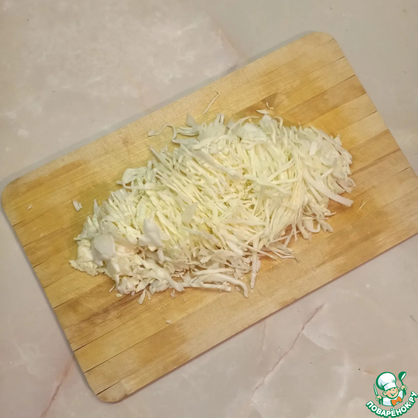 Салат с кальмарами и капустой