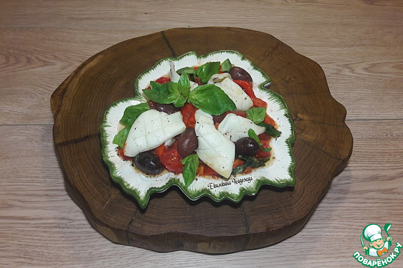 Салат с кальмаром, печенным перцем