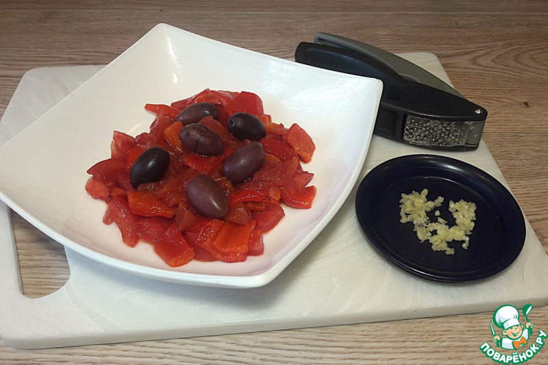 Салат с кальмаром, печенным перцем