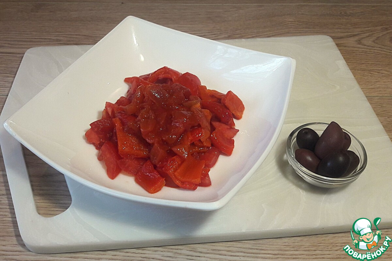 Салат с кальмаром, печенным перцем