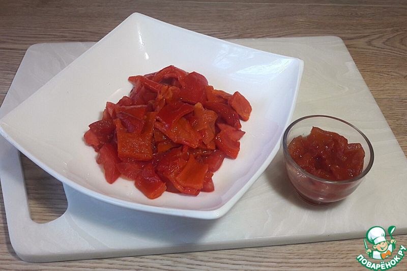 Салат с кальмаром, печенным перцем