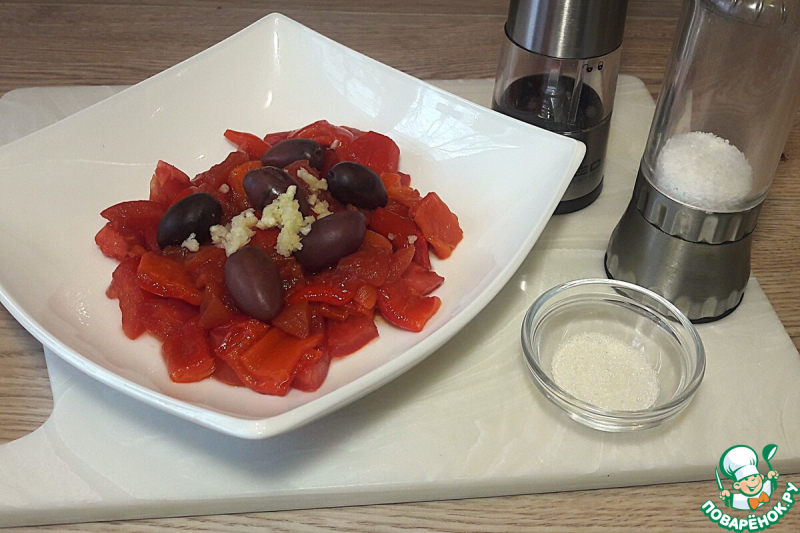 Салат с кальмаром, печенным перцем