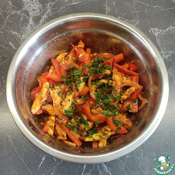 Салат с курицей и болгарским перцем