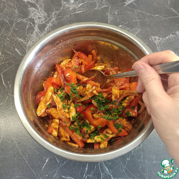 Салат с курицей и болгарским перцем