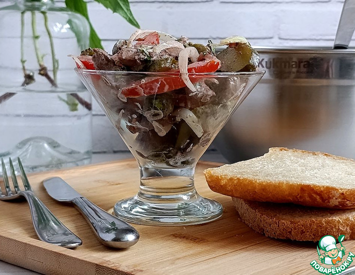 Салат с куриной печенью