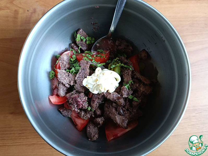 Салат с куриной печенью