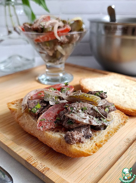 Салат с куриной печенью