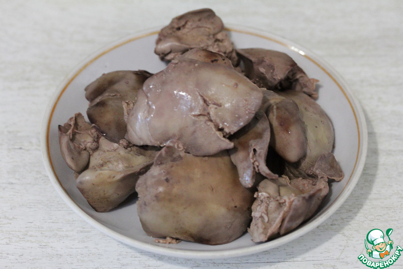 Салат с печенью и фасолью