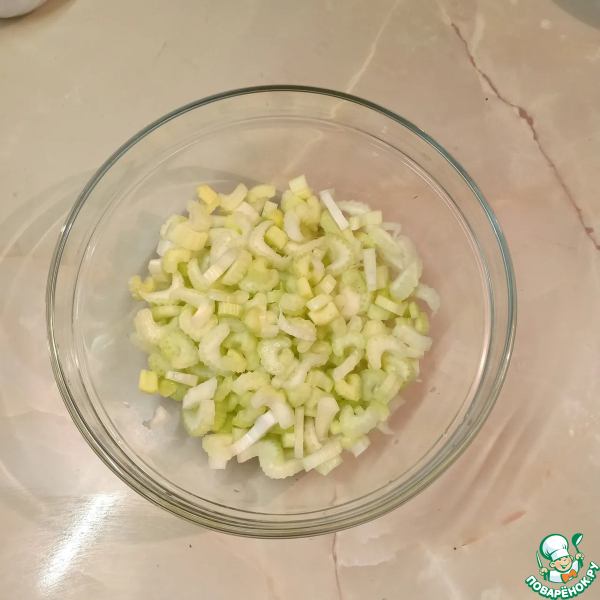 Салат с редисом и сельдереем