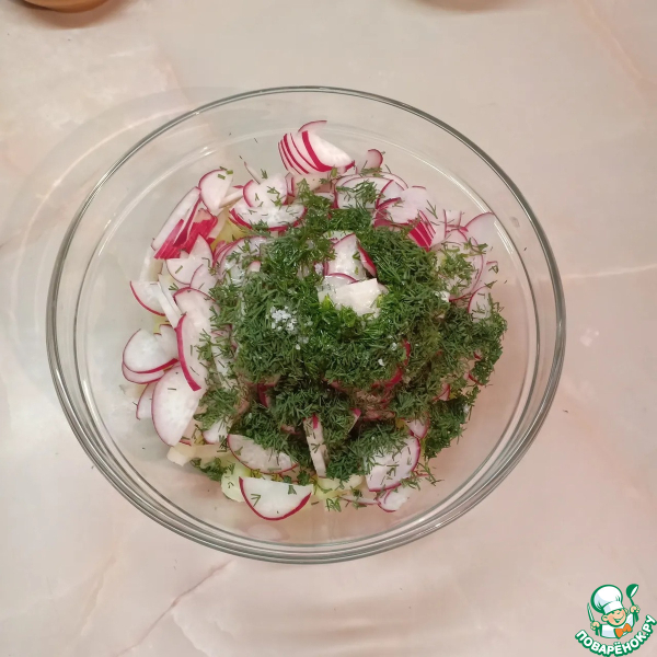 Салат с редисом и сельдереем