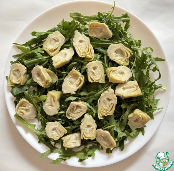 Салат с руколой, артишоками и сыром