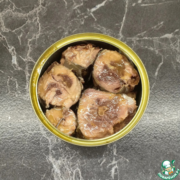 Салат с тунцом, огурцами и капустой