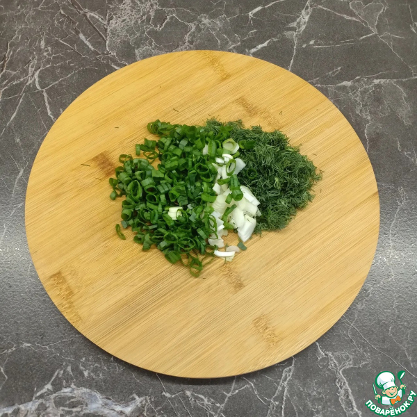 Салат с тунцом, огурцами и капустой