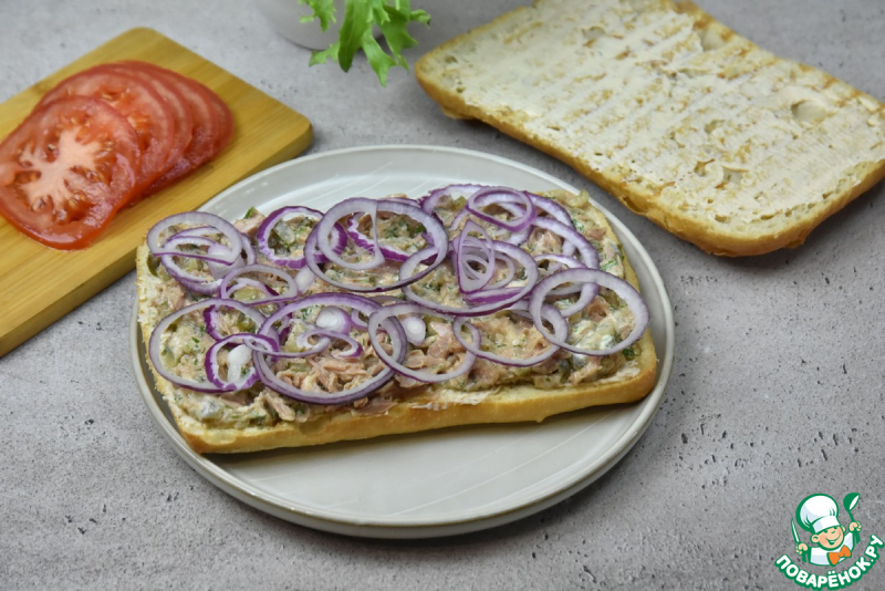 Сэндвич с тунцом