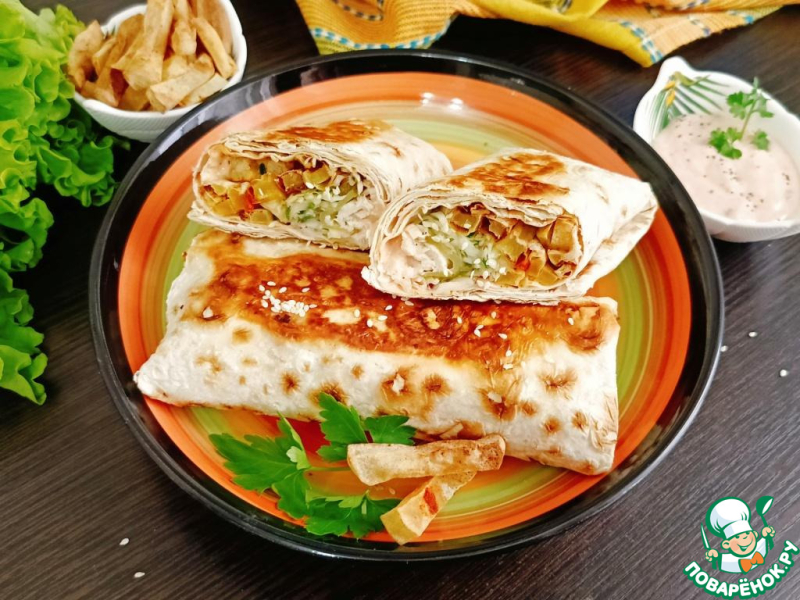Шаурма с картошкой фри и курицей