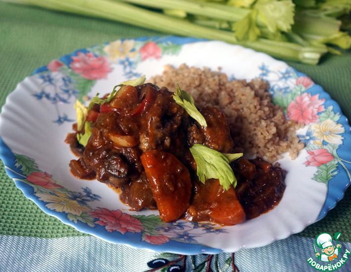 Щечки говяжьи с овощами
