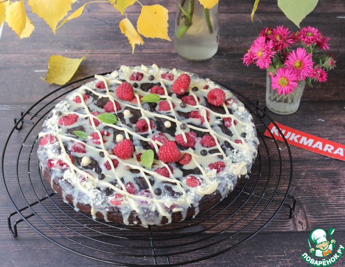Шоколадный пирог с кабачком и малиной