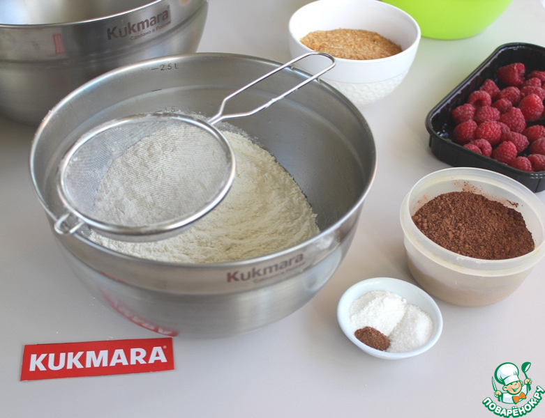 Шоколадный пирог с кабачком и малиной
