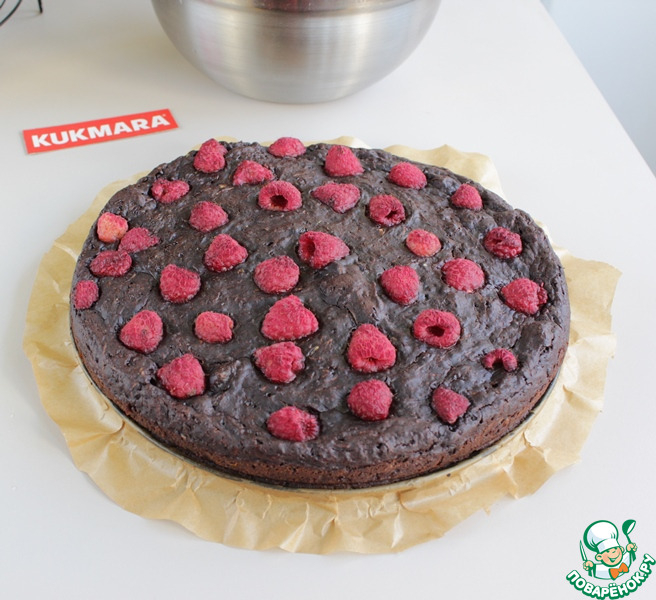 Шоколадный пирог с кабачком и малиной