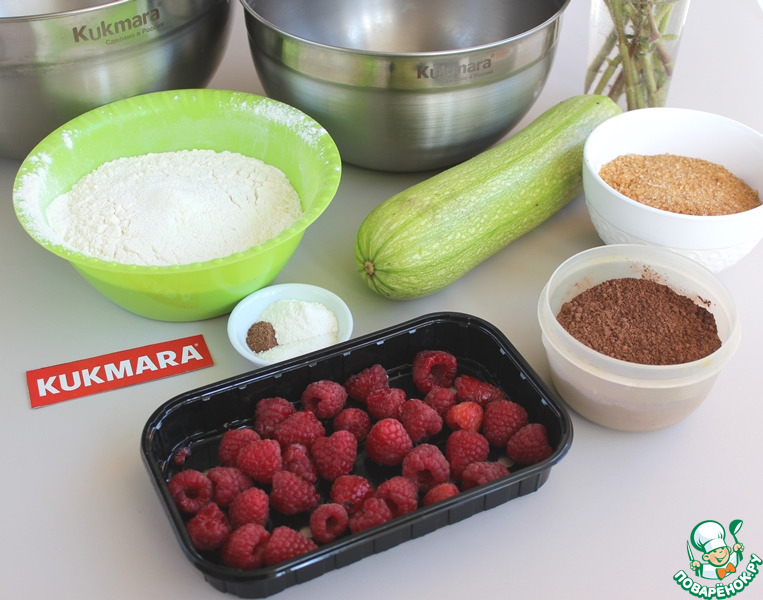 Шоколадный пирог с кабачком и малиной