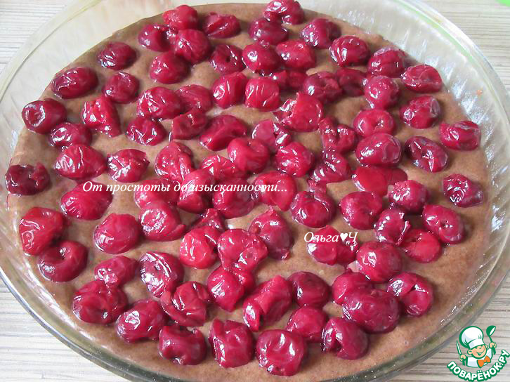 Шоколадный пирог с вишней