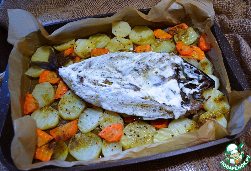 Скумбрия с картофелем и морковью