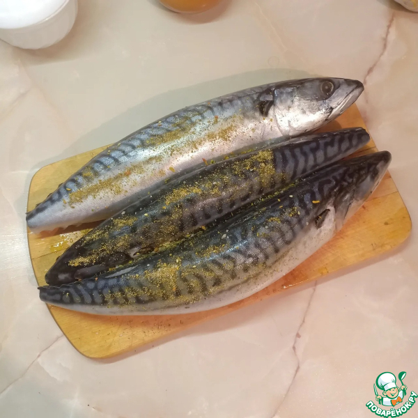 Скумбрия, запеченная с овощами