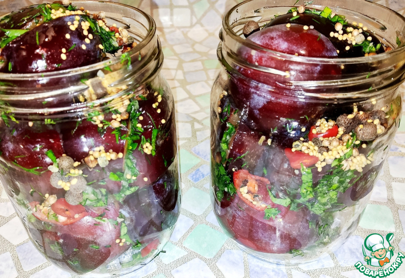 Слива фаршированная в медовом маринаде