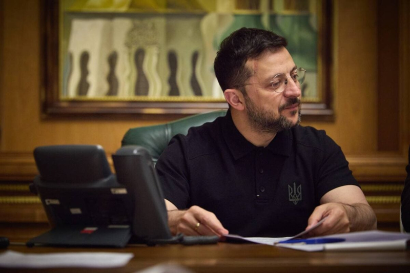 СМИ: Зеленский говорил со «слугами» о сложных переговорах. О коррупции за своей спиной не знал