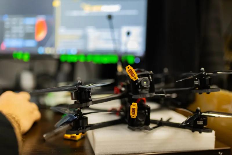 Стерненко: Генштаб продолжает заказывать проблемные FPV-дроны на миллиарды гривен